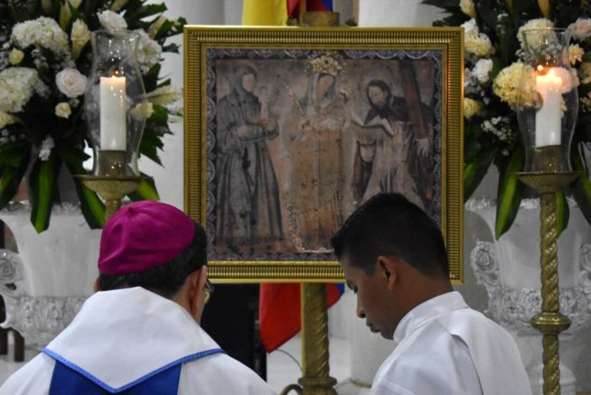 La réplica de Nuestra Señora del Rosario de Chiquinquirá se encuentra en la Catedral San Francisco de Asís. CORTESÍA