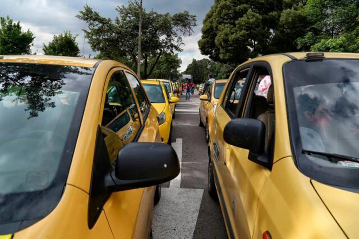 “Cállese cucha o la chuzo”: anciana fue atracada y golpeada en un taxi