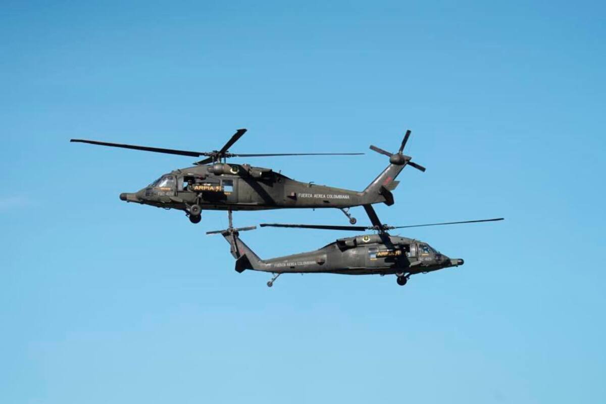 Petro firma ley que cambiará nombre de la Fuerza Aérea de Colombia