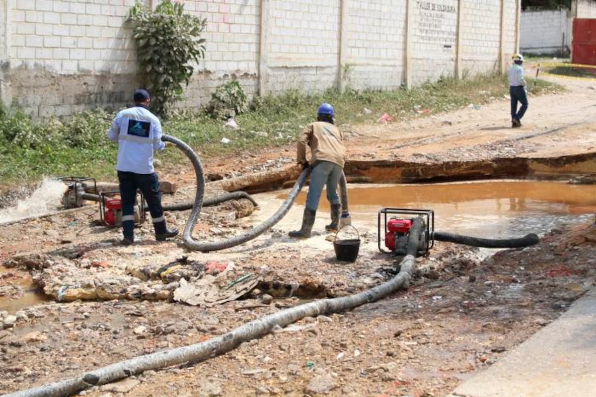 Avanza reparación de tubería que dejó a media Cartagena sin agua
