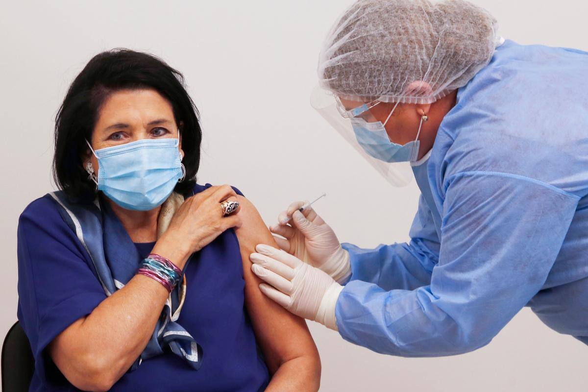 Ojo: enfermedades subyacentes no impiden que se vacune contra el COVID