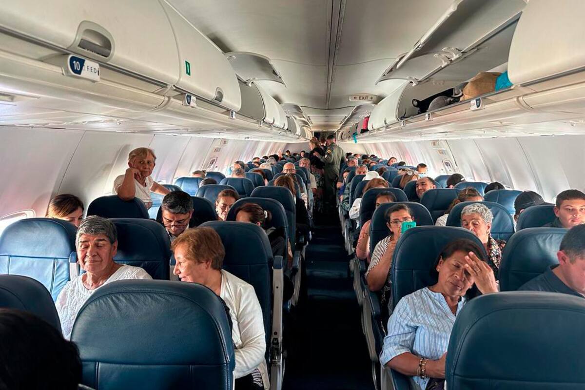 Avión con colombianos que estaban atrapados en Israel ya está de regreso