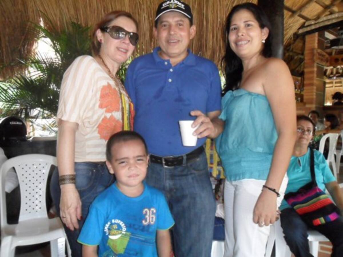 Rocío Correa de Arroyo, William Arroyo, Dilia Ricardo y el niño Carlos Táfur.