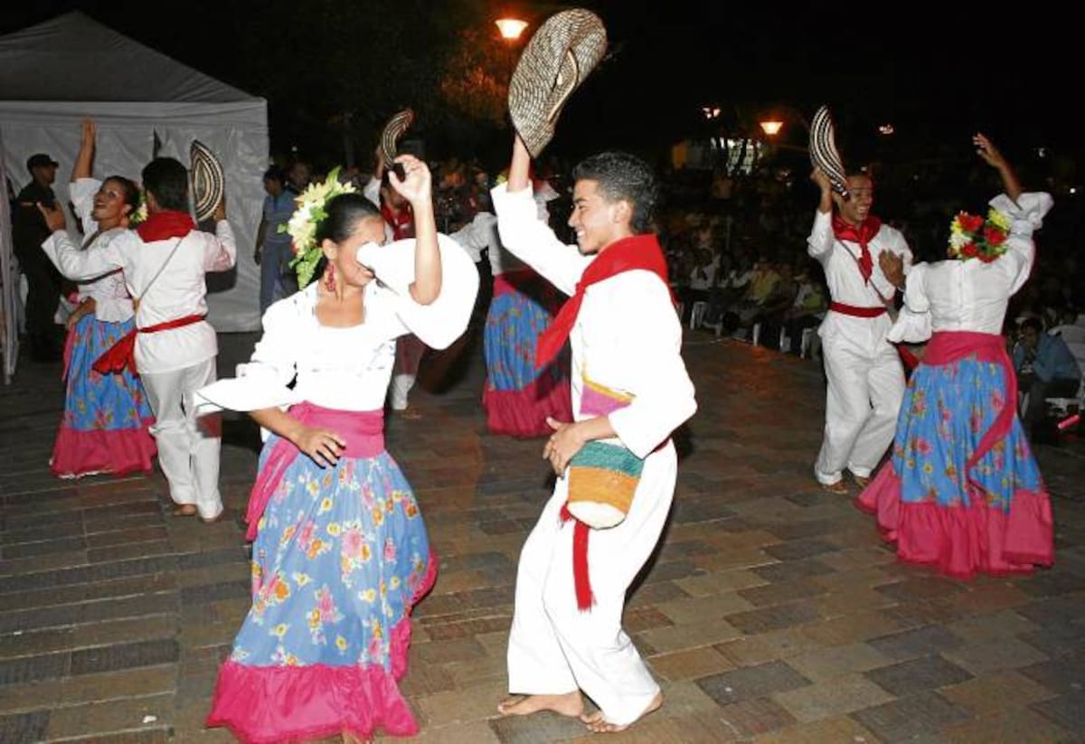 Paradójicamente en tierras lejanas a la del nacimiento de “La Pollera Colorá”, la exaltaron con orgullo. ARCHIVO
