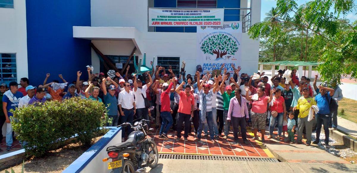 Los manifestantes dicen que el Tribunal al admitir esa demanda les vulneró el derecho que ejercieron el día que eligieron a Carmona Torres como su alcalde. //Lila Leyva