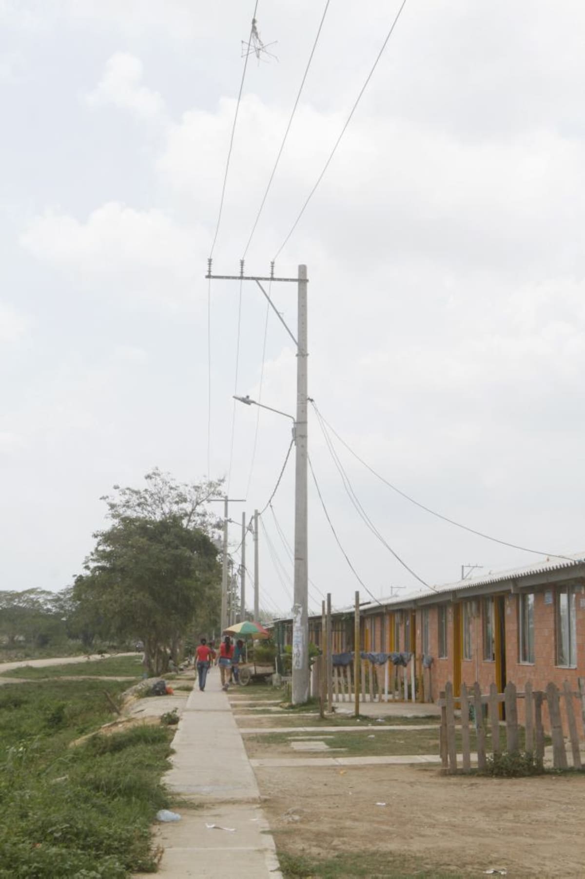 La variaciones en el voltaje de energía han dañado varios electrodomésticos en Villas de Aranjuez. Julio Castaño - El Universal