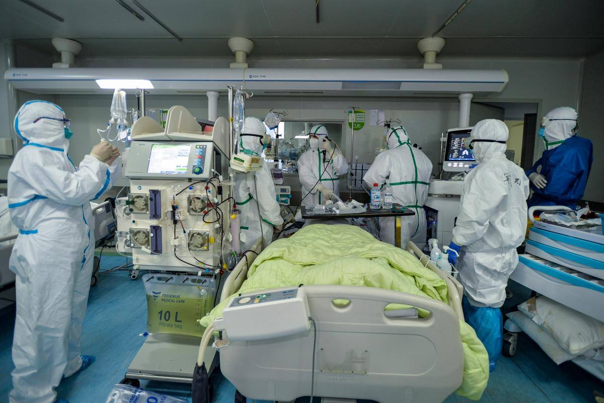 Enfermos graves en Wuhan piden desesperadamente plasma de los curados