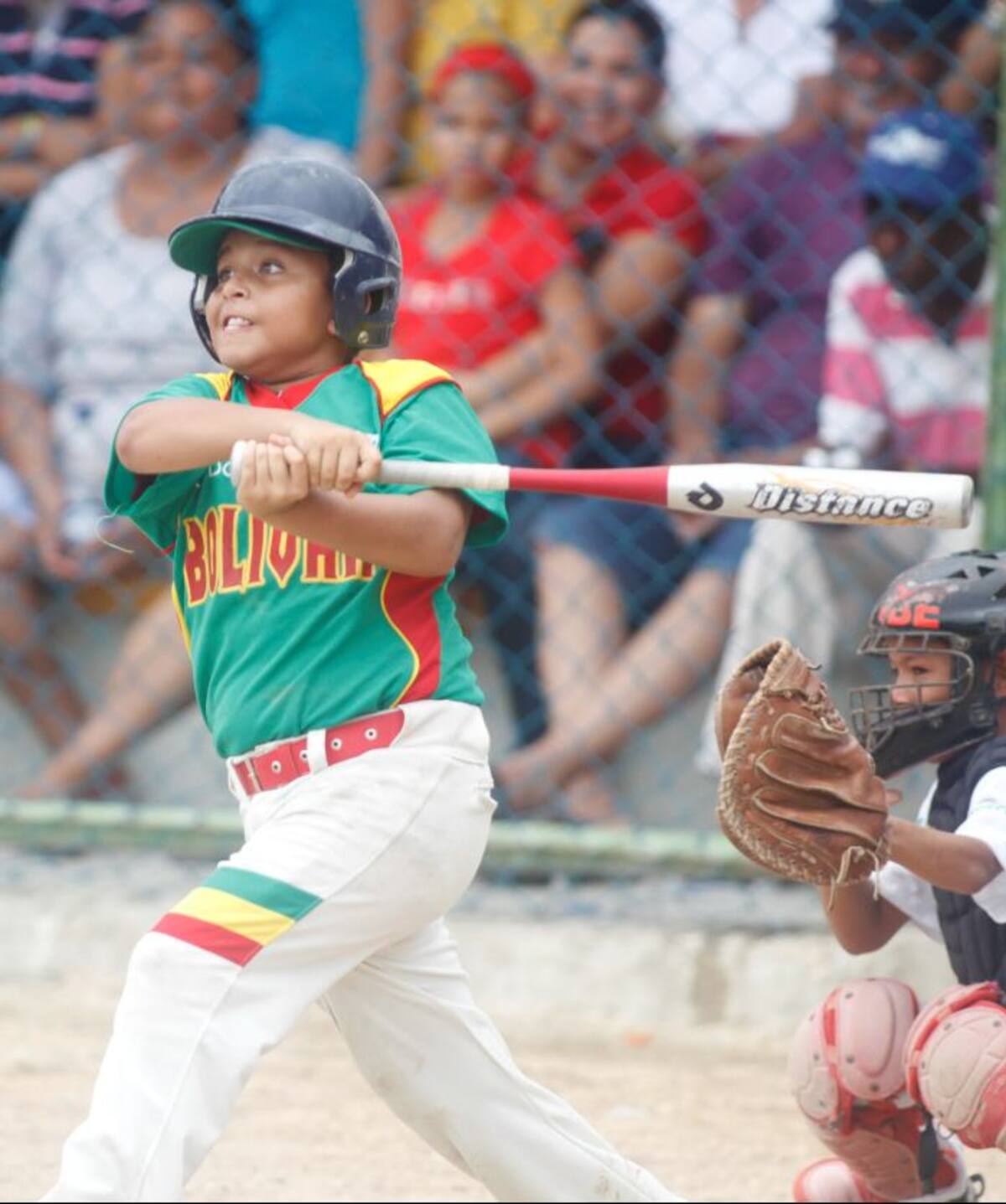 Juan García conecta una bola para Bolívar en la final del torneo nacional. Oscar Diaz Acosta - El Universal