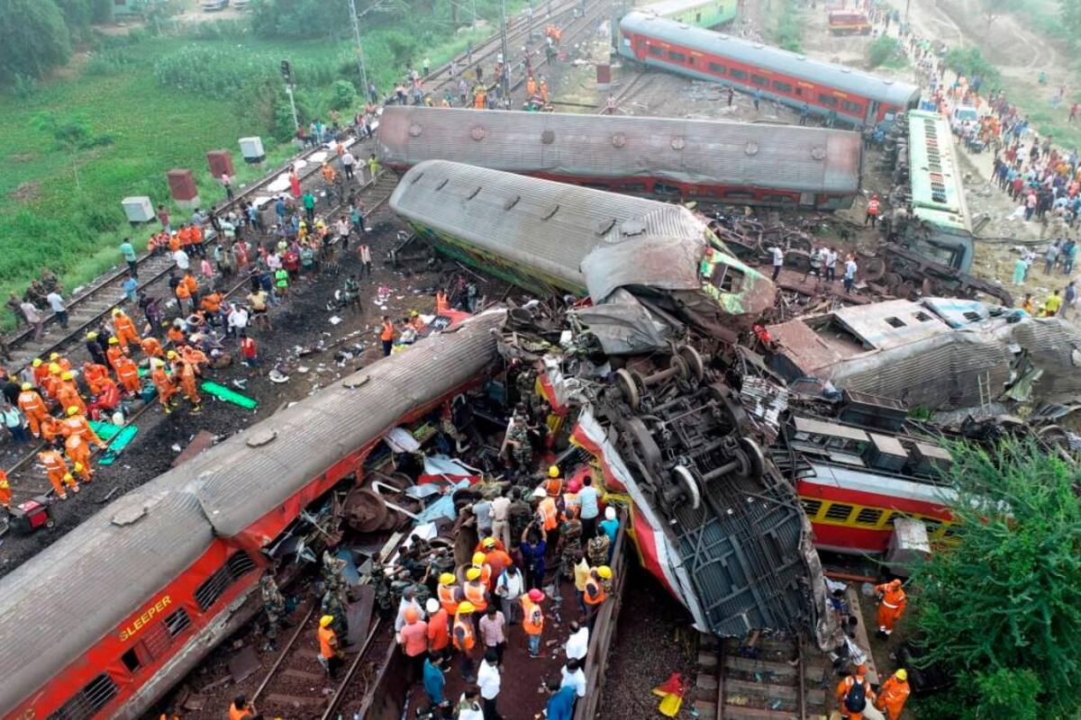 Fotos del peor accidente de trenes en 20 años: van 288 muertos en India