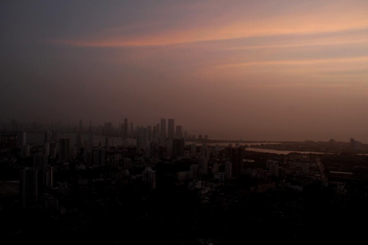 Polvo del Sahara trae lindos atardeceres y alergias