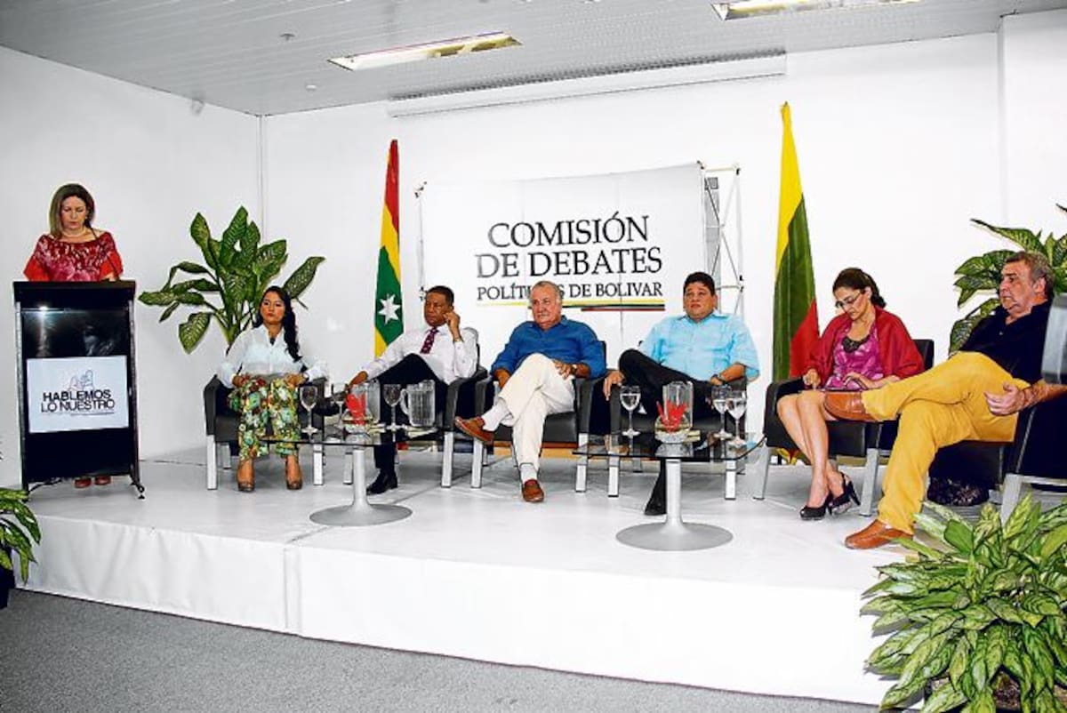 En el primer debate de la Comisión de Debates Políticos de Bolívar de Funcicar, denomina-do “Hablemos lo nuestro”, participaron como panelistas Nausicrate Pérez, Manuel Domingo Rojas, Antonio Quinto Guerra, Mónica Fadul y Felipe Merlano. Participaron Carolina Calderon directora de Funcicar y María Claudia Peñas como moderadora. KAILLINE GIRALDO-EL UNIVERSAL