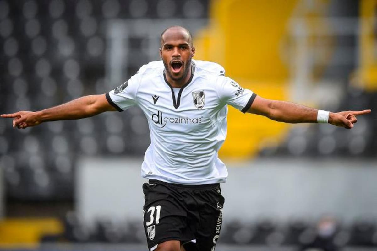 El colombiano Estupiñán brilla en Portugal y sueña con la selección