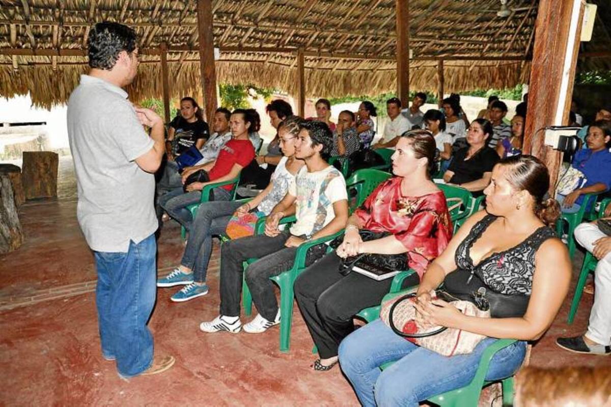 A la conferencia sobre roles y estereotipos sociales asistió la secretaria de Gobierno, Katiusca Fernández, miembros de la comunidad Lgbti y funcionarios municipales y departamentales.