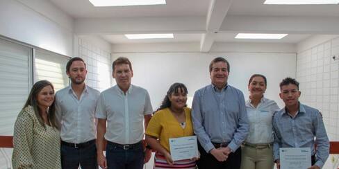 Dos empresas dieron respaldo a bachilleres de Cartagena