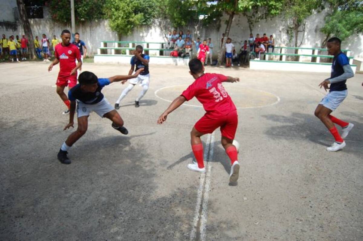 El futsalón es uno de los deportes más practicados en las Olimpiadas Intercolegiales. Cortesía