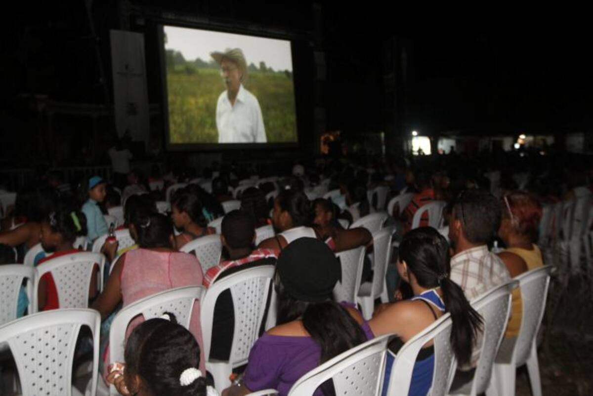 Cine en los Barrios Julio Castaño