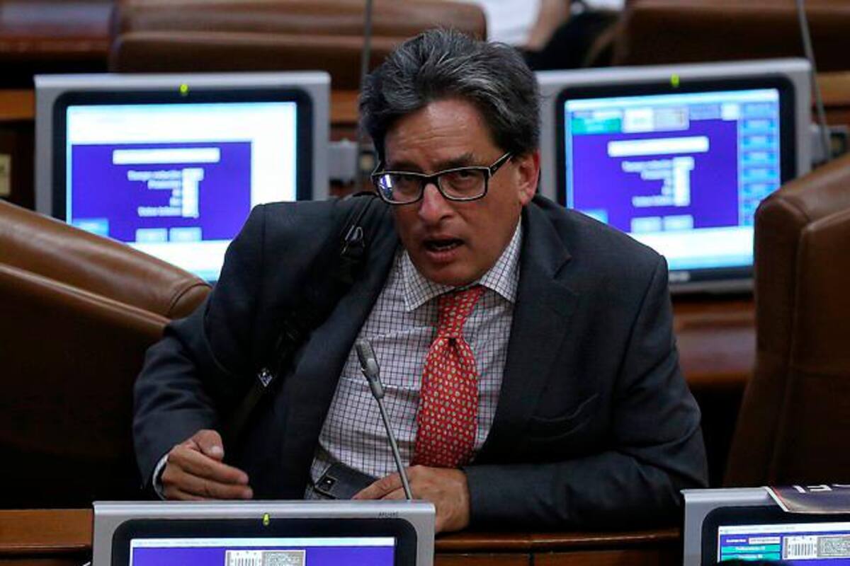 Carrasquilla presenta principios de recuperación económica a la Andi