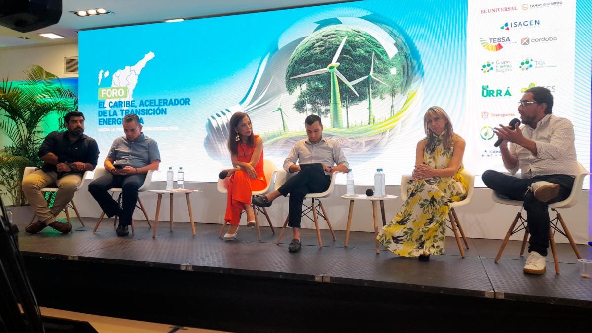 El director de la UPME, Adrián Correa (primero a la derecha) en Foros El Universal. // Luis E. Herrán - EU.