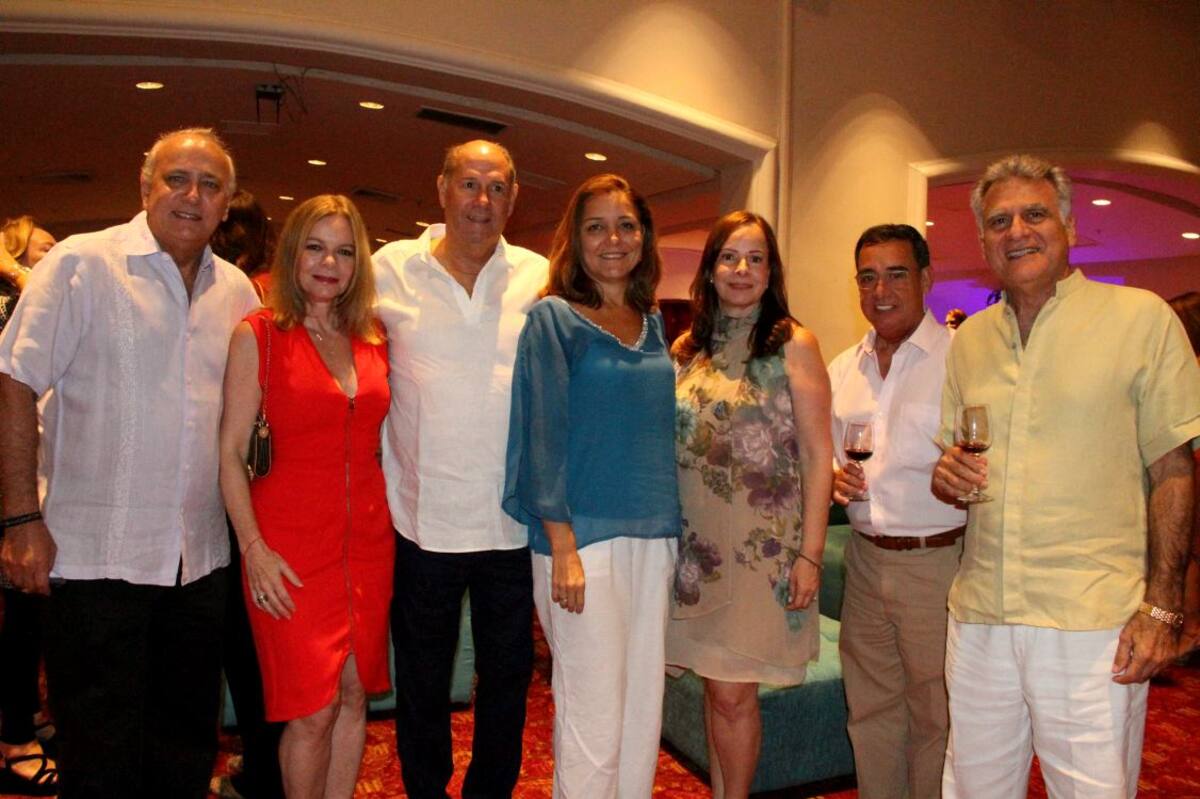 Benny Schuster, Jaya de Schuster, Alvaro De Zubiría, María Eugenia Betancourt, Paulina Meisel, Humberto Franco y William Farah.