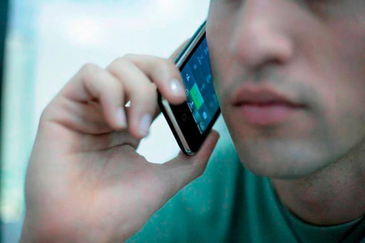 Sancionan a ocho operadores de telefonía móvil por más de $6.000 millones