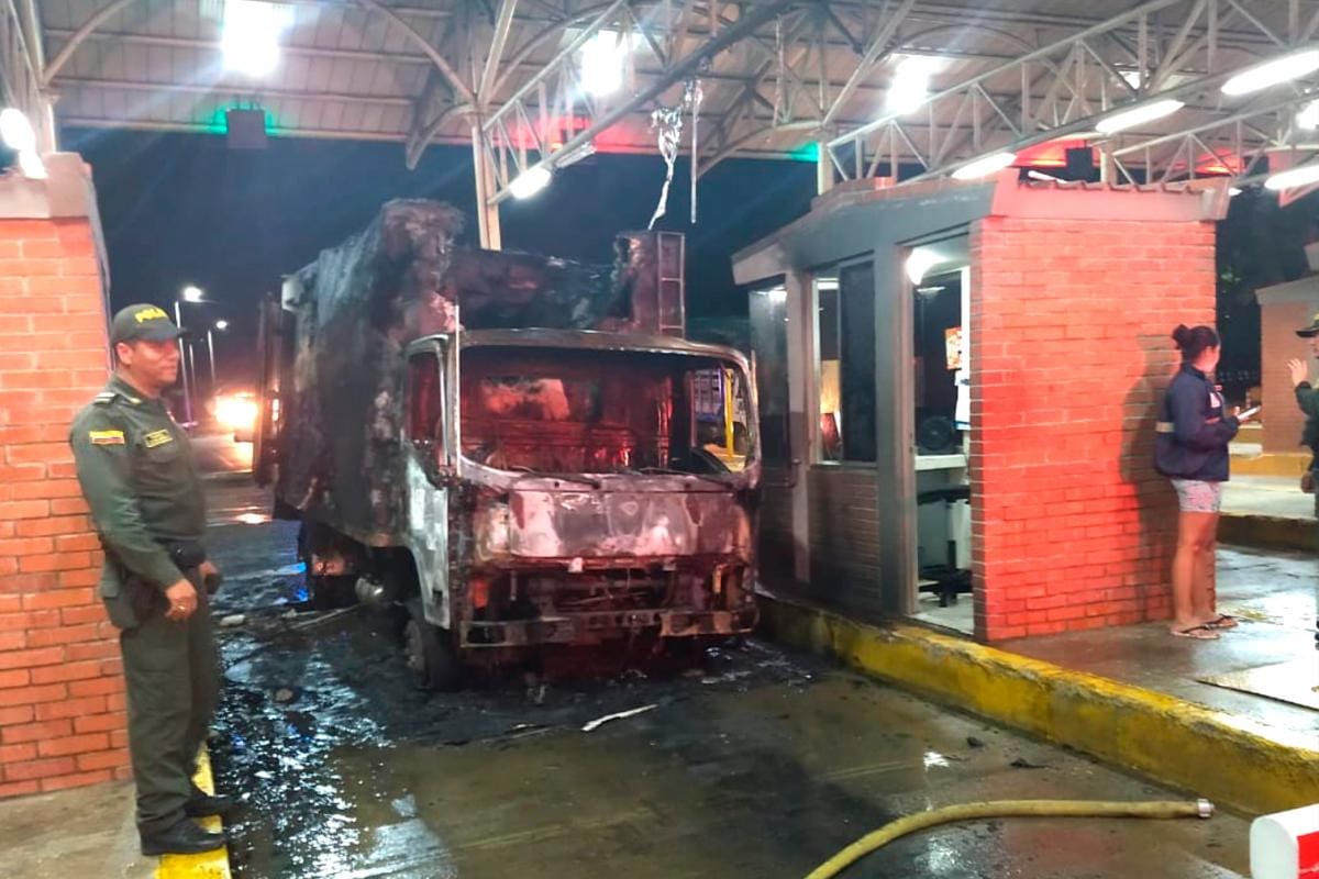 Vehículo se incendió en el peaje Sincelejo-Toluviejo