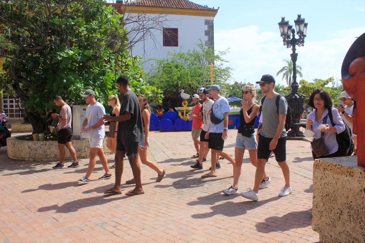 Visitantes nacionales y extranjeros, en la cima de La Popa. //julio castaño beltrán - el universal