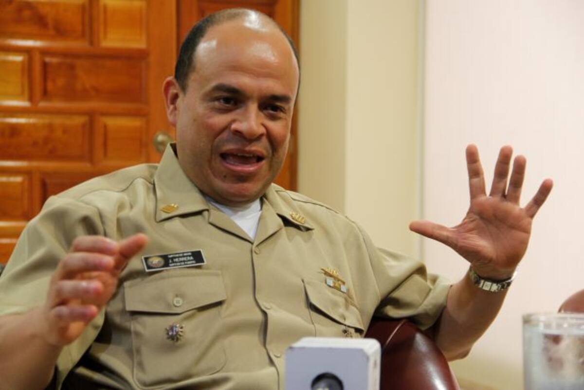Luego de ser trasladado a la Subdirección de Marina Mercante en Bogotá, el capitán Juan Francisco Herrera Leal entrega el puesto al Capitán de Navío Juan Carlos Roa Cubaque, Capitán de Puerto de Buenaventura. LUIS CARLOS PRADO