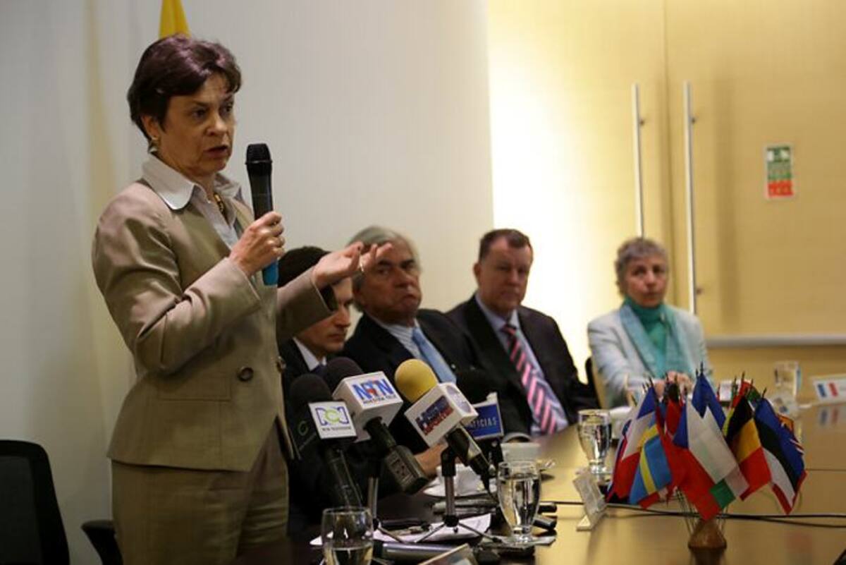 De acuerdo con la embajadora de la UE en Colombia, María Antonia Van Gool, la eliminación completa de la exigencia de la visa Schengen puede tardar varios meses, y en su criterio ese trámite no estará listo este año, por lo cual los interesados deben continuar con el trámite normal de la visa. Colprensa