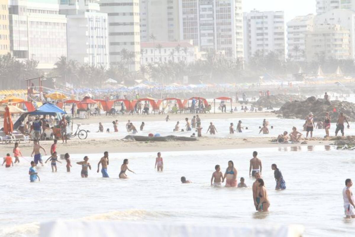 Cerca de 70 salvavidas son los guardianes en las playas para esta temporada turística. Julio Castaño- El Universal