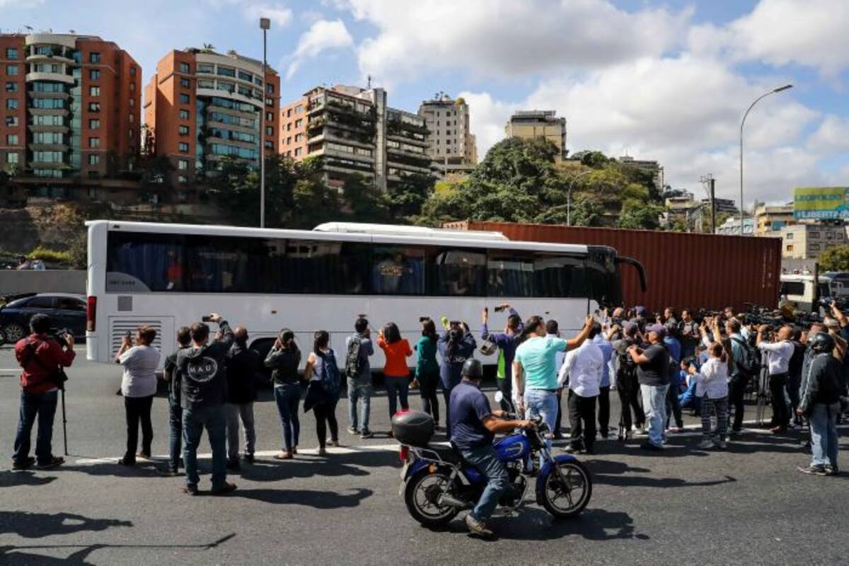 Guardia Nacional venezolana bloquea caravana de diputados que van a frontera