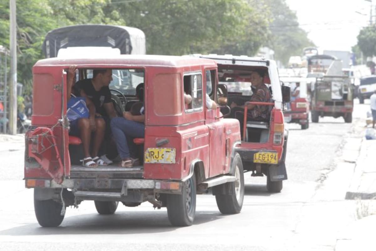 Los camperos colectivos llevan 23 años prestando el servicio de transporte en barrios abandonados por las rutas del Transporte Público Colectivo. Julio Castaño.