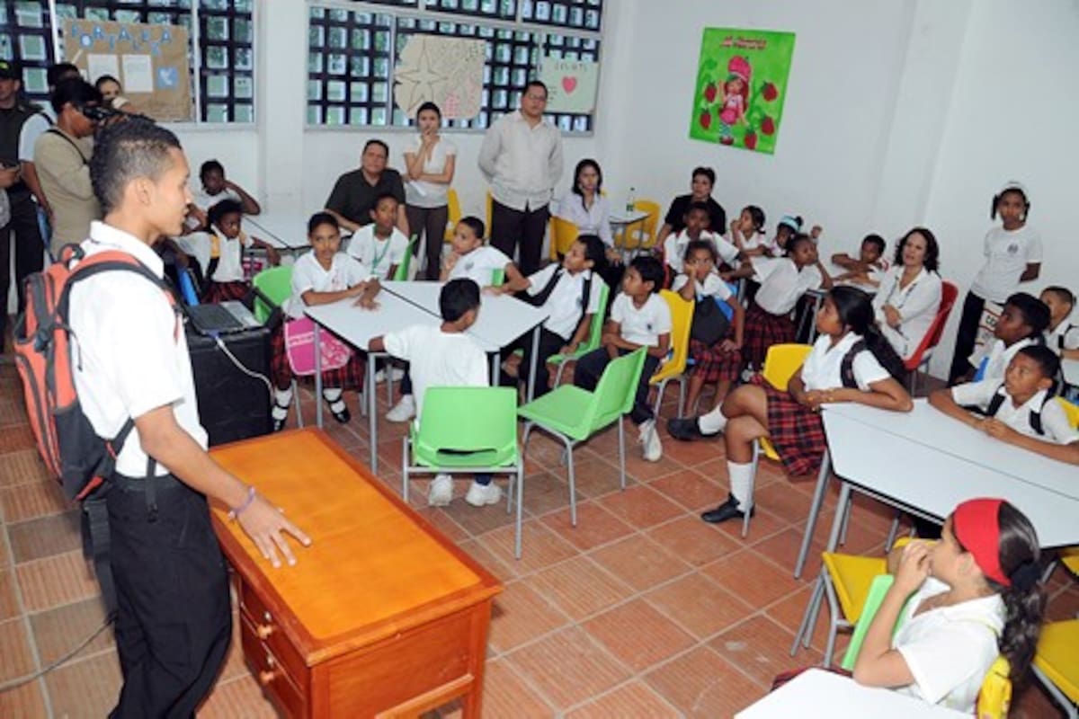 Los estudiantes agradecieron las obras realizadas en su plantel educativo. CORTESÍA