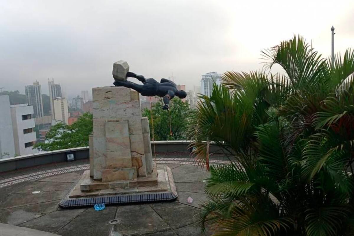 Paro nacional: manifestantes tumban estatua de Sebastián de Belalcázar en Cali