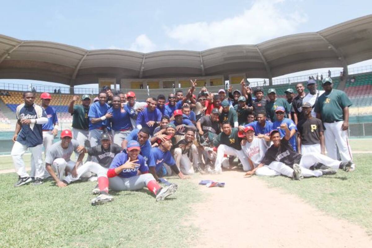 Grupo de peloteros que participaron en el Juego de Estrellas de la anterior edición.