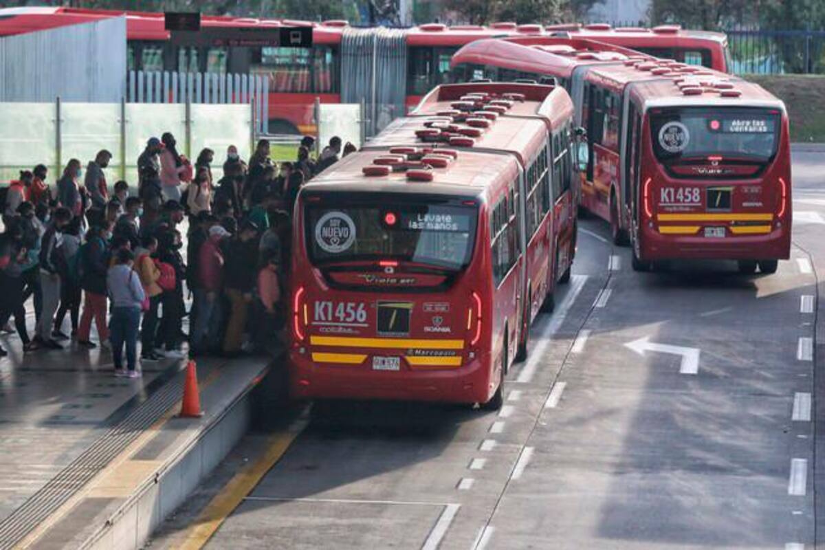 Gobierno destinaría $300.000 millones para sistemas de transporte masivos