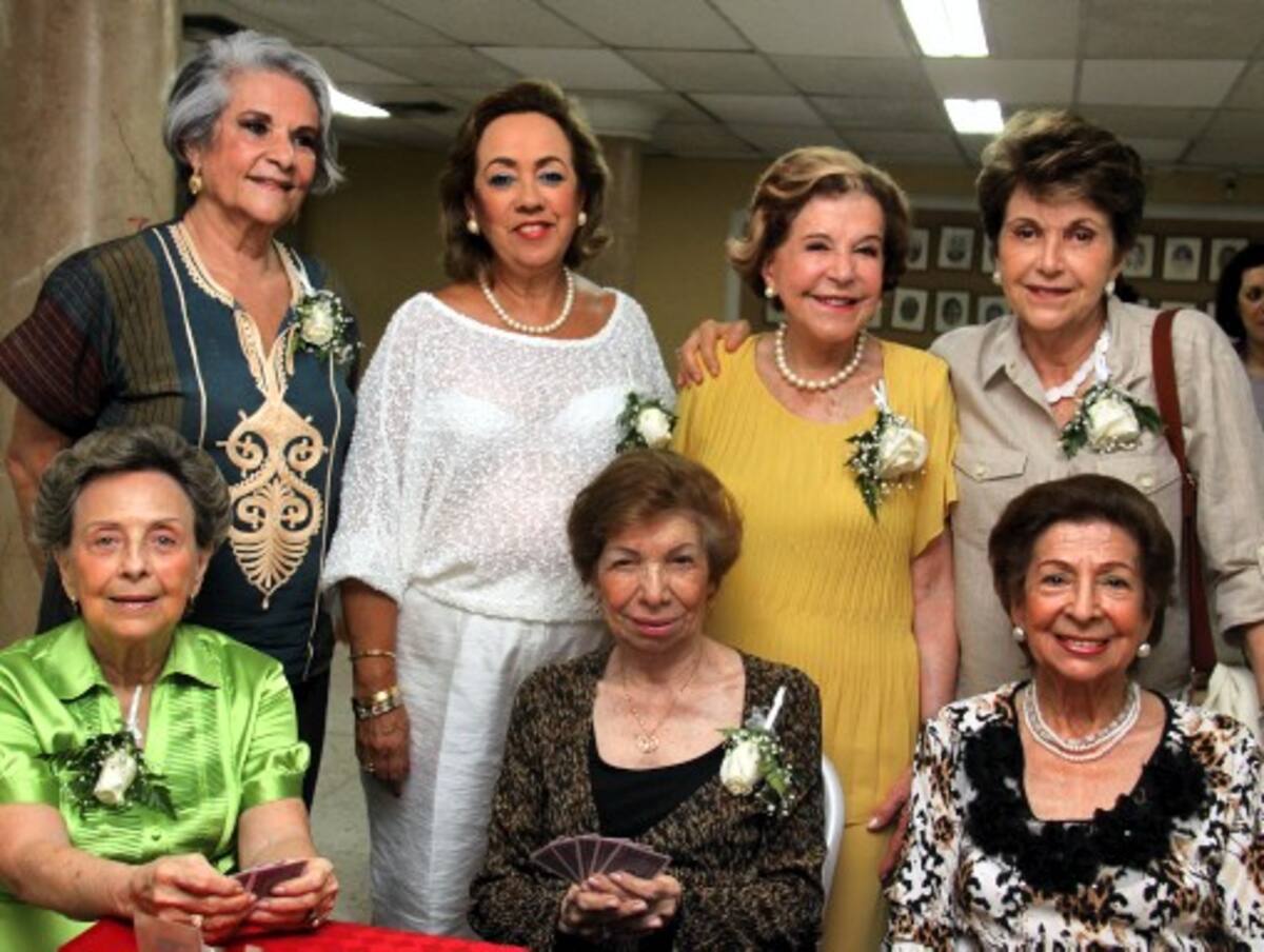 De pie: María Eugenia Gutiérrez, María Paulina Espinosa, Beatriz Jaramillo y Gloria Vergara Támara; sentadas: Mady Romero de García, Nacha Martínez de Vergara y Dora Juan de Barrera. fotos MARUJA PARRA/EL UNIVERSAL/