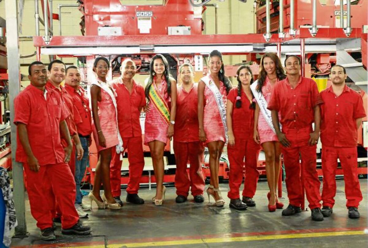 Los funcionarios operativos de la rotativa de El Universal no le perdieron rastro a las reinas.