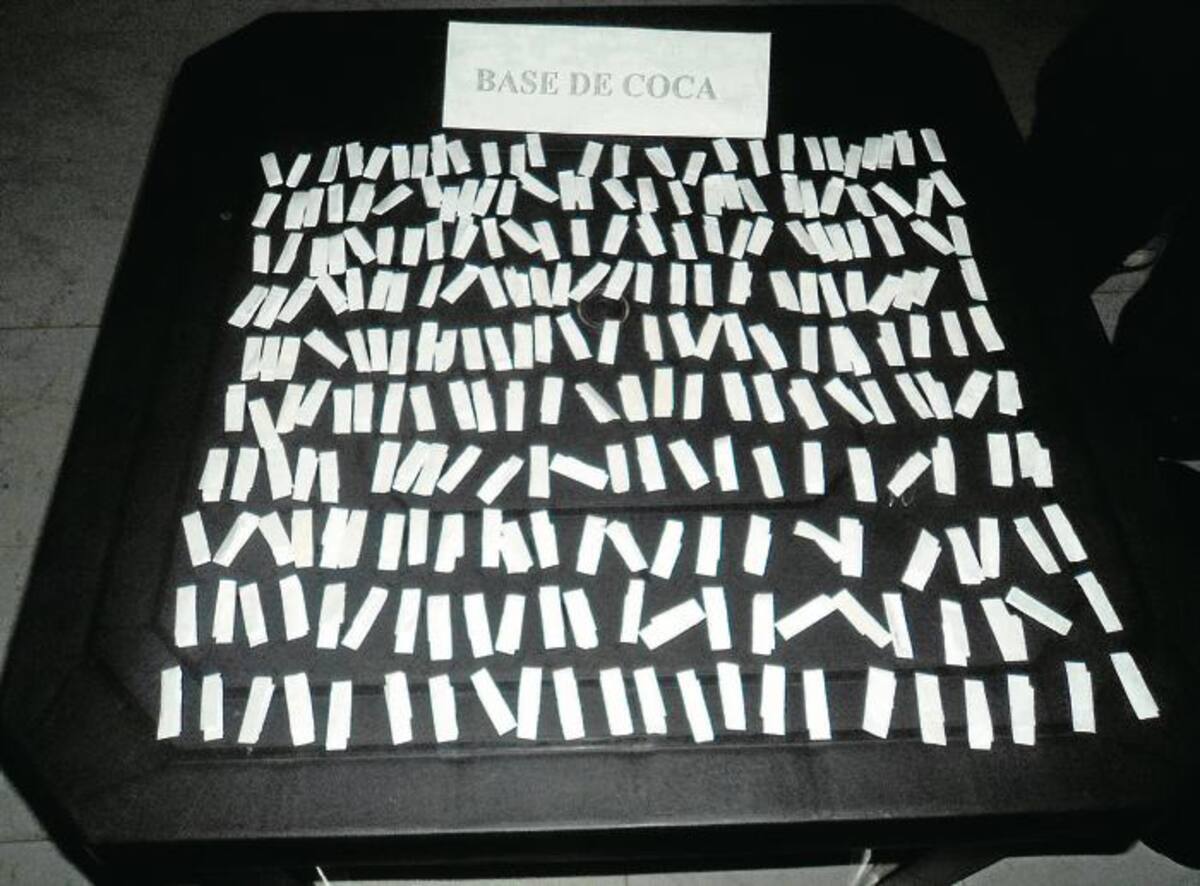 A los detenidos se les encontró 350 papeletas de droga.