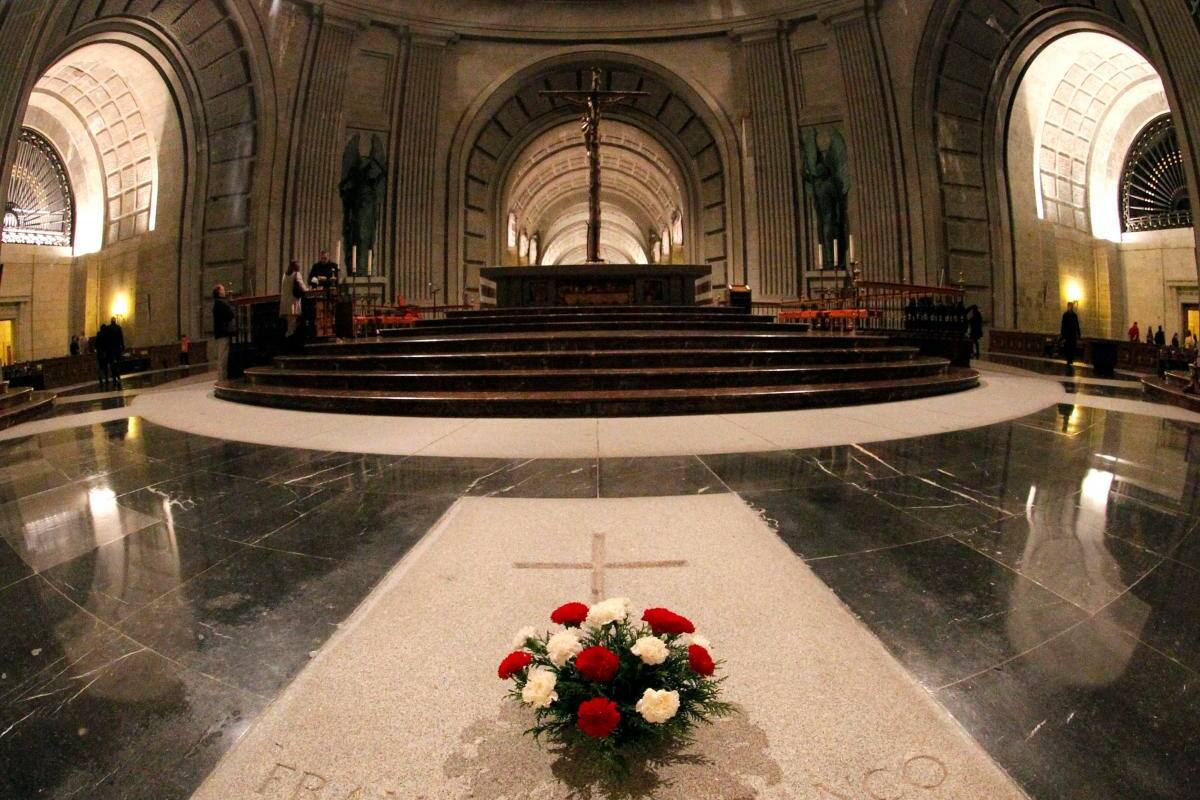 Se despeja el camino para exhumar restos del dictador español Franco