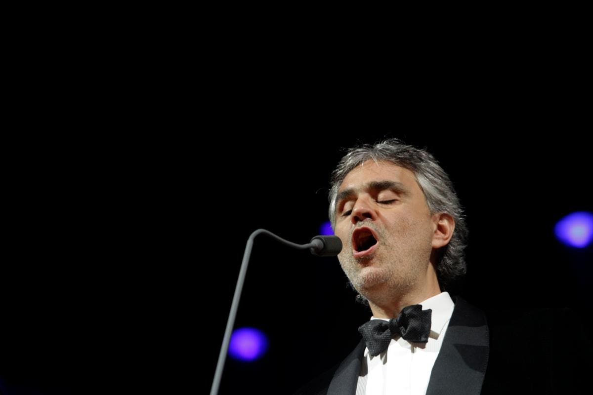 La voz de Bocelli llenó Santo Domingo en un concierto con la Filarmónica