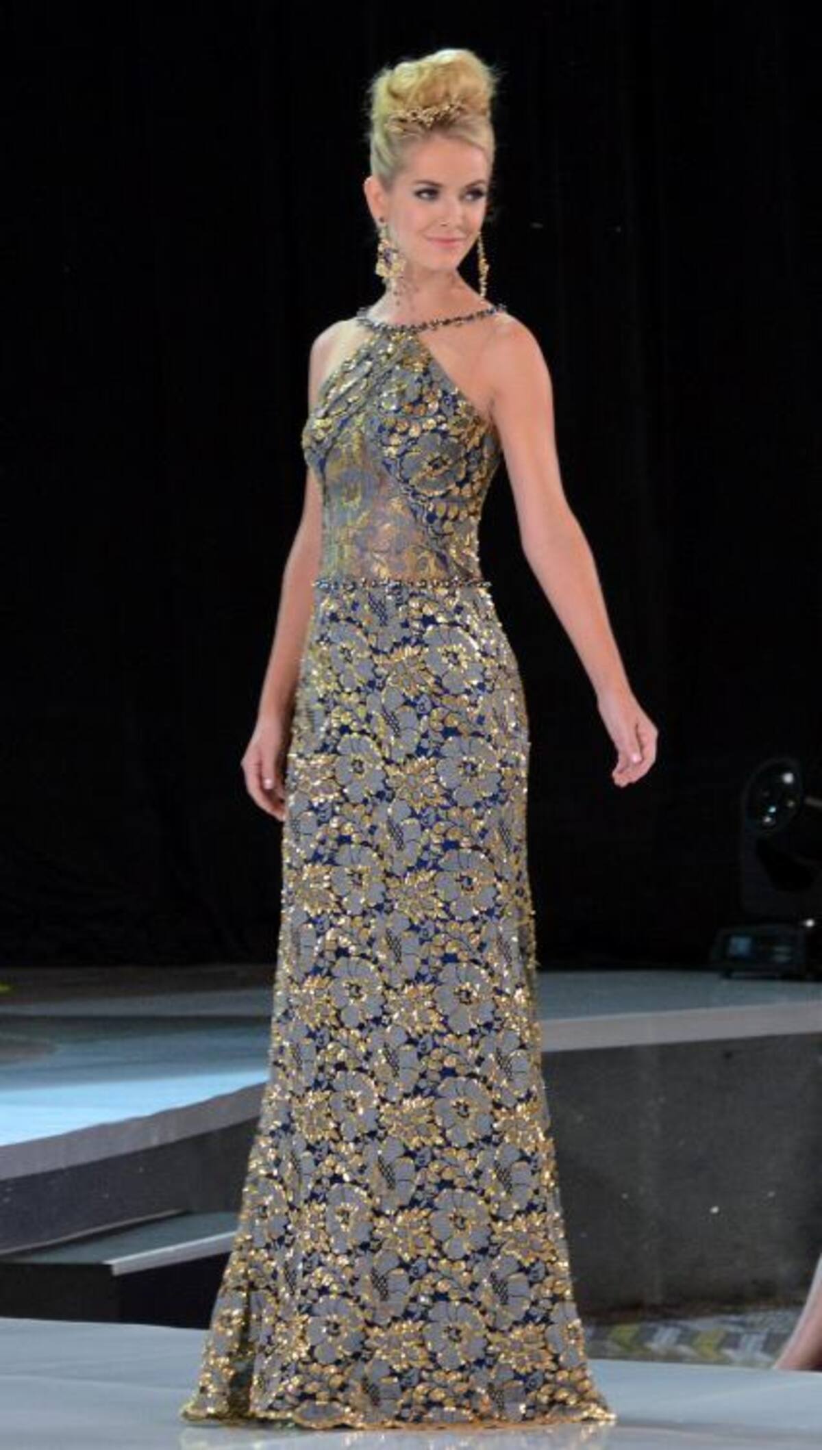 USA, Olivia Jordan Walks.
