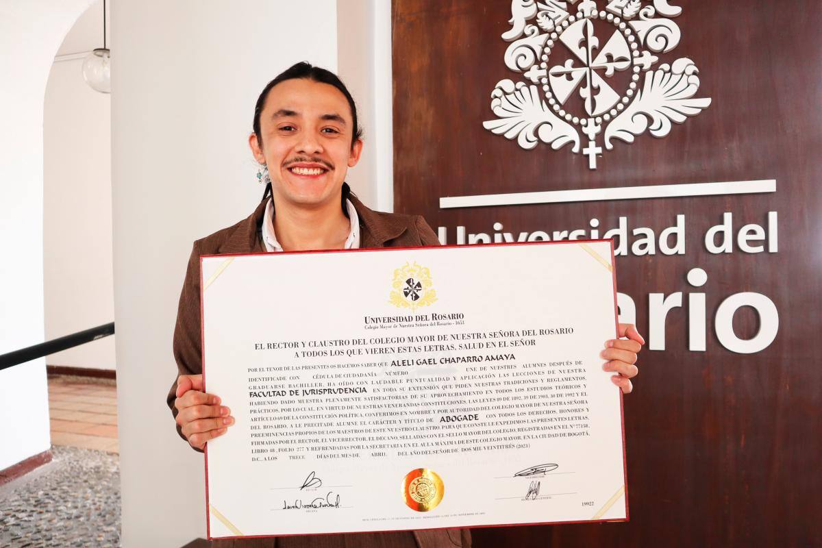 Alelí Chaparro se convierte en el primer abogade de Colombia
