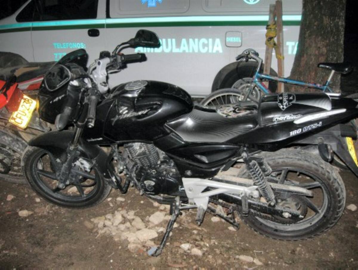 La moto que conducía el pastor en el accidente que se registró en Sahagún, Córdoba.