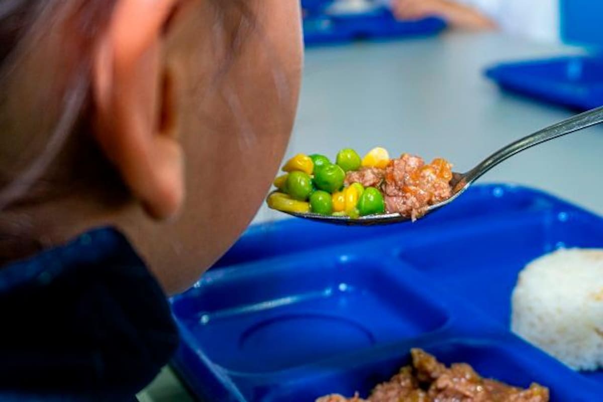 En grave estado de salud: niña consumió refrigerio con vidrio molido