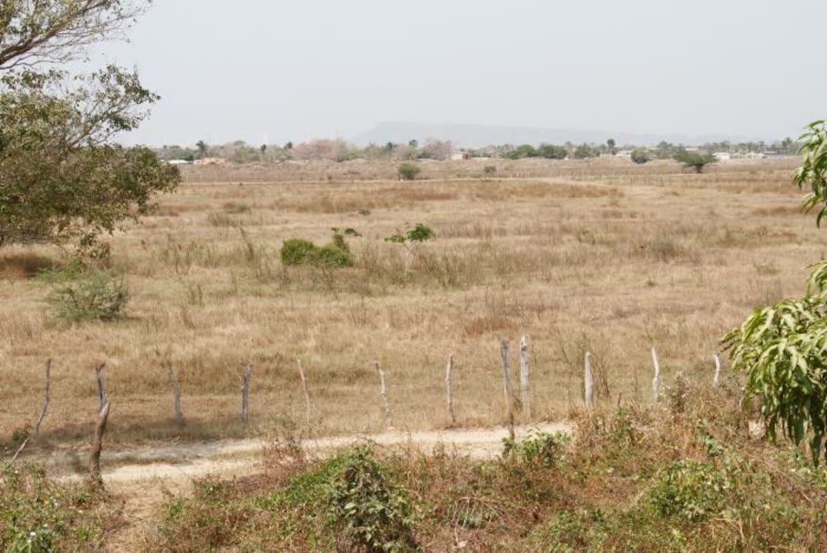 En este terraplén, como se conoce, se encuentran y enfrentan las pandillas de Flor del Campo, Colombiatón, Ciudad Bicentenario y Villas de Aranjuez, lo cual tiene alarmada a la comunidad del sector. AROLDO MESTRE - EL UNIVERSAL