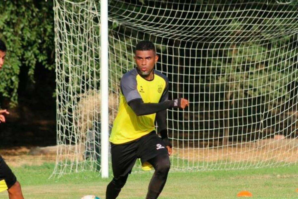 El cartagenero Jhony Cano seguirá en el fútbol de Perú