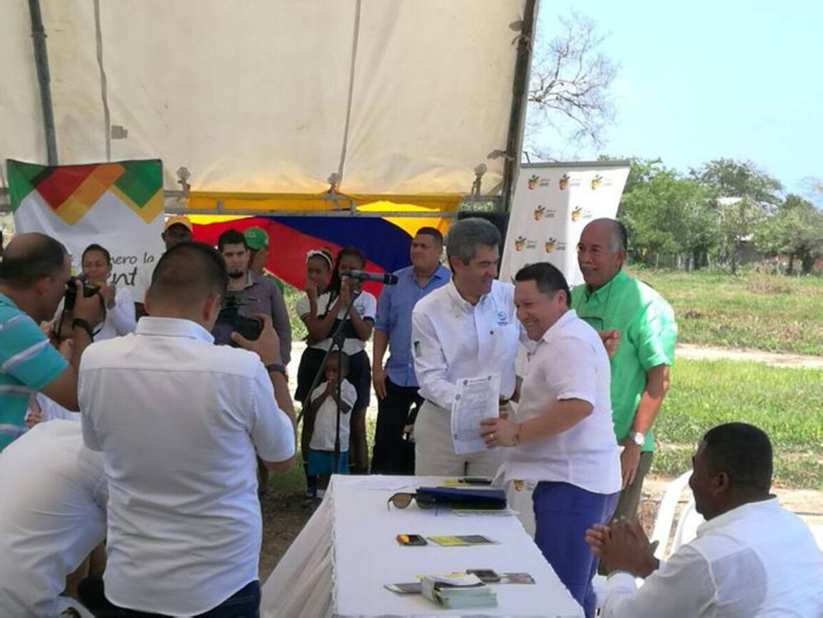 Acto oficial del lote que la fundación Serena del Mar entrega al Distrito para hacer megacolegio.