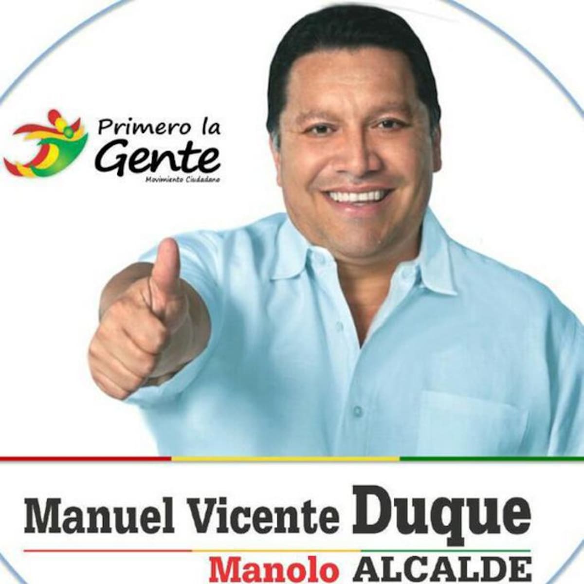Manolo Duque y su afiche en 2015. Archivo