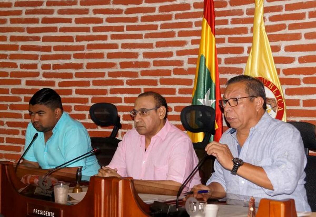 El concejal César Pión, derecha, dijo que “hay que esclarecer la situación de Ceballos”. Archivo