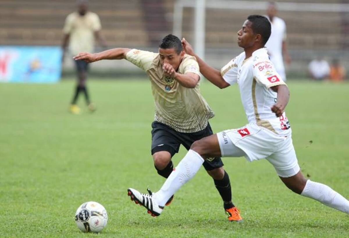 Pedro Tavima (derecha) será uno de los ausentes del Real Cartagena en el encuentro ante Chicó. El COLOMBIANO